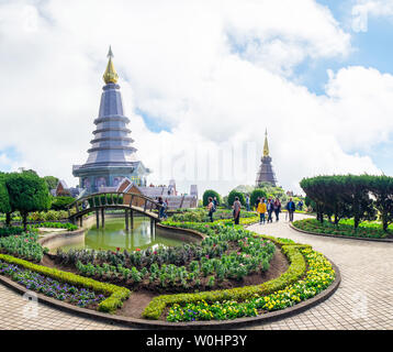 Chiang Mai, Thailandia - Dic 06 2015 :Persone molti di viaggio grande festival della Thailandia a Phra Maha Nabhamethanidol Dhatu e Nabhapolbhumisiri Foto Stock