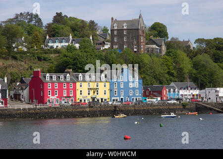 Porto di Tobermory, capitale dell'isola di Mull in scozzese Ebridi Interne. Foto Stock