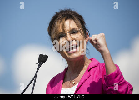 Sarah Palin parla al Tea Party dei patrioti Rally contro l'Iran trattare nella parte anteriore di U.S. Capitol a Washington DC, 9 settembre 2015. Foto di Molly Riley/UPI Foto Stock