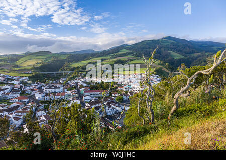 Vista del Agua de Pau nel sud dell'isola di Sao Miguel, arcipelago delle Azzorre, Portogallo Foto Stock