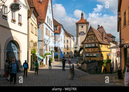 ROTHENBURG ob der Tauber, Germania - 12 giugno , 2019: Plonlein con Kobolzeller Steige e Spitalgasse Foto Stock