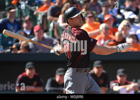 Arizona Diamondbacks primo baseman Paolo Goldschmidt (44) collega per un RBI singolo nel quarto inning adiacente il Baltimore Orioles a Orioles Park a Camden Yards a Baltimora, Maryland il 25 settembre 2016. Foto di Kevin Dietsch/UPI Foto Stock