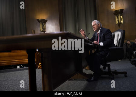 Ex CEO di ExxonMobil Rex Tillerson, President-Elect Trump's candidato per il Segretario di Stato, testimonia durante il suo senato Comitato delle Relazioni Estere audizione di conferma, sulla Capitol Hill a Washington D.C. il 11 gennaio, 2017. Tillerson la stretta relazione commerciale con la Russia dovrebbe essere analizzata mediante il pannello. Foto di Kevin Dietsch/UPI Foto Stock