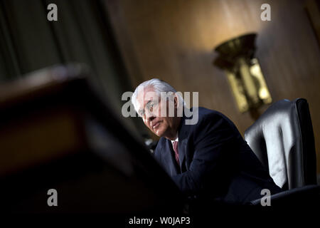 Ex CEO di ExxonMobil Rex Tillerson, President-Elect Trump's candidato per il Segretario di Stato, testimonia durante il suo senato Comitato delle Relazioni Estere audizione di conferma, sulla Capitol Hill a Washington D.C. il 11 gennaio, 2017. Tillerson la stretta relazione commerciale con la Russia dovrebbe essere analizzata mediante il pannello. Foto di Kevin Dietsch/UPI Foto Stock