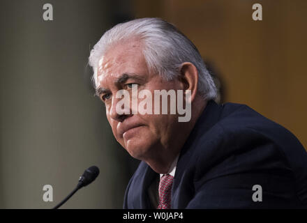 Ex CEO di ExxonMobil Rex Tillerson, President-Elect Trump's candidato per il Segretario di Stato, testimonia durante il suo senato Comitato delle Relazioni Estere audizione di conferma, sulla Capitol Hill a Washington D.C. il 11 gennaio, 2017. Tillerson la stretta relazione commerciale con la Russia dovrebbe essere analizzata mediante il pannello. Foto di Kevin Dietsch/UPI Foto Stock