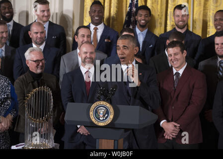Il presidente Barack Obama fa commento durante una cerimonia in onore del Chicago Cubs nella Sala Est della Casa Bianca a Washington D.C., il 16 gennaio 2017. Il Cubs ha vinto Major League Baseball della World Series in ottobre. Foto di Pat Benic/UPI Foto Stock