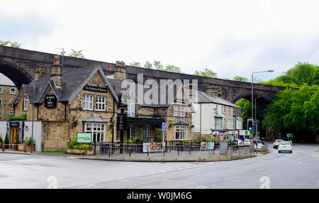 Buxton DERBYSHIRE REGNO UNITO - La ferrovia pub Foto Stock