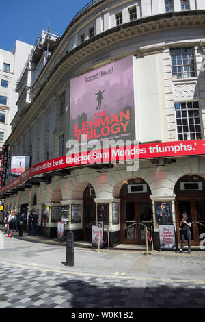 Stefano Massini la trilogia di Lehman a Piccadilly Theatre diretto da Sam Mendes Foto Stock