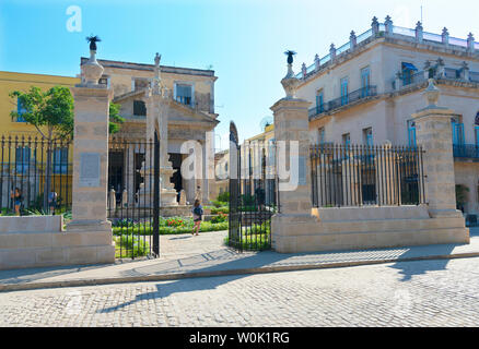 El Templete che fu eretto nel 1828 per commemorare la fondazione di Avana nel novembre 1519, Plaza de Armas, la Habana Vieja o Città Vecchia Havana, Cuba Foto Stock