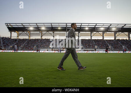 D.C. Regno head coach Ben Olsen prende il campo prima di gioco tra D.C. Regno e Vancouver Whitecaps presso Audi Archiviato in Washington, DC il 14 luglio 2018. Si tratta di D.C. Regno del primo gioco presso il nuovo campo. Foto di Alex Edelman/UPI Foto Stock