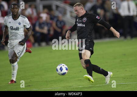 D.C. Regno avanti Wayne Rooney (9) dribbling la palla durante il gioco tra D.C. Regno e Vancouver Whitecaps presso Audi Archiviato in Washington, DC il 14 luglio 2018. Si tratta di D.C. Regno del primo gioco presso il nuovo campo e Rooney del debutto di D.C. Regno. Foto di Alex Edelman/UPI Foto Stock