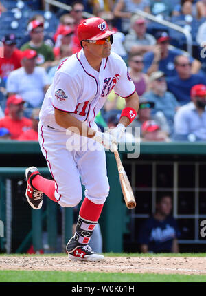 Washington Nationals" Ryan Zimmerman colpisce un RBI singolo contro Atlanta Braves in ottavo nono inning a cittadini Park a Washington D.C. il 9 agosto 2018. I cittadini sconfitto il Braves 6-3. Foto di Kevin Dietsch/UPI Foto Stock