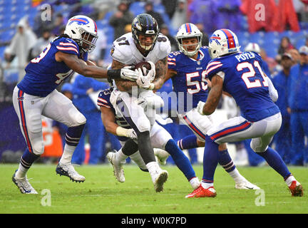 Baltimore Ravens manualmente l'estremità Maxx Williams (87) scorre in Buffalo Bills difesa nel terzo trimestre a M&T Bank Stadium di Baltimora, Maryland il 9 settembre 2018. Foto di Kevin Dietsch/UPI Foto Stock