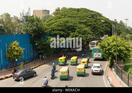 Bangalore, Karnataka India-June 04 2019 : Bengaluru il traffico della città vicino al town hall di Bengaluru, India Foto Stock