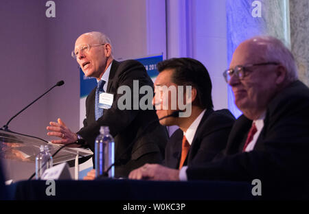 Ex ambasciatore britannico in Corea del Nord John Everard offre commento sulla unificazione della Corea durante il forum di Corea presso la Carnegie Institute for Science, a Washington D.C. il 12 dicembre 2018. Foto di Kevin Dietsch/UPI Foto Stock