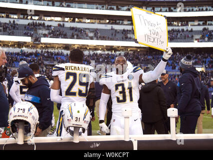 Los Angeles Chargers defensive back Adrian Phillips (31) contiene fino a firmare dopo i caricatori sconfitto i corvi 23-17 nel loro AFC Wild Card playoff game al M&T Bank Stadium di Baltimora, Maryland, 6 gennaio 2019. Foto di Kevin Dietsch/UPI Foto Stock