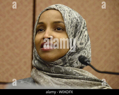 Sost. Ilhan Omar del Minnesota rende commento di assistere le famiglie durante il governo arresta il sistema, presso il Campidoglio US, 24 gennaio 2019, a Washington, DC. Il senato voterà sulle fatture di concorrenti, una proposta repubblicana di $5,7 miliardi di euro per finanziare la Presidente Trump del muro di confine e un disegno di legge democratica di aprire nuovamente il parzialmente arresta il sistema di governo. Foto di Mike Theiler/UPI Foto Stock