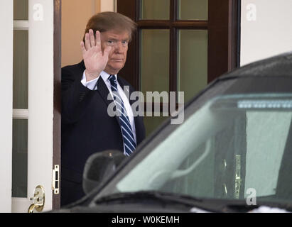 Presidente Donald Trump onde come Sebastian Kurz, Cancelliere federale della Repubblica d' Austria, si diparte la Casa Bianca a Washington D.C. il 20 febbraio 2019. Foto di Kevin Dietsch/UPI Foto Stock