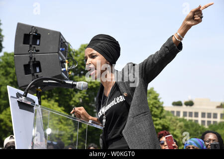 Sost. Ilhan Omar del Minnesota rende commento durante un rally sul Mall di Washington, 30 aprile 2019, a Washington, DC. Il rally chiamato per i leader democratici di censurare il presidente Donald Trump per la sua recente commento su Ihan. Foto di Mike Theiler/UPI Foto Stock