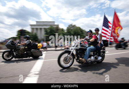 Motociclisti prendere parte in Rolling Thunder, l annuale il weekend del Memorial Day Raduno motociclistico per i veterani, dei prigionieri di guerra e i membri del servizio che attira centinaia di migliaia di partecipanti, a Washington D.C. il 26 maggio 2019. Gli organizzatori della manifestazione ha annunciato che questo sarà l'ultimo Rolling Thunder, però il Presidente Trump twitter prima di oggi che il rally farà tornare il prossimo anno. Foto di Kevin Dietsch/UPI Foto Stock