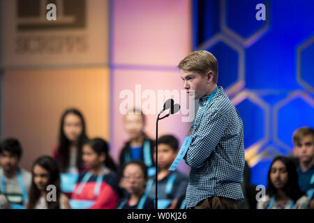 Jack Lado, 14 di Grand Rapids, Michigan, partecipa nel round finale di 2019 Scripps National Spelling Bee il 30 maggio 2019 in Oxon Hill, Maryland. Vi sono stati 565 controllo ortografia all'inizio della competizione e ora ci sono 50 rimanenti per il round finale. Questa è la 92ma anno che lo Scripps National Spelling Bee è stato trattenuto. Foto di Pete Marovich/UPI Foto Stock