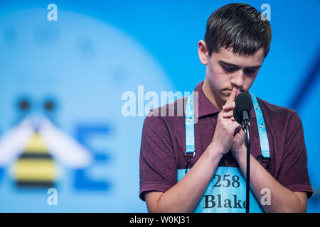 Blake Bouwman, 14 di Grand Rapids, Michigan, partecipa nel round finale di 2019 Scripps National Spelling Bee il 30 maggio 2019 in Oxon Hill, Maryland. Vi sono stati 565 controllo ortografia all'inizio della competizione e ora ci sono 50 rimanenti per il round finale. Questa è la 92ma anno che lo Scripps National Spelling Bee è stato trattenuto. Foto di Pete Marovich/UPI Foto Stock