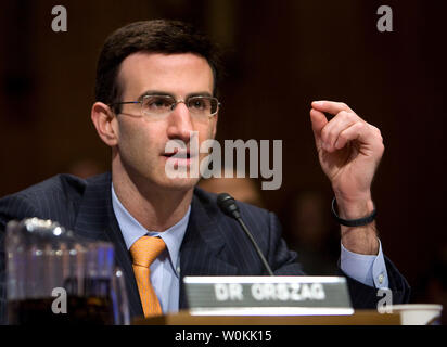 Peter Orszag, candidato ad essere direttore dell Ufficio di gestione e bilancio, testimonia a sua conferma audizione davanti al Senato comitato di bilancio sul Campidoglio di Washington il 13 gennaio 2009. (UPI foto/David Brody) Foto Stock