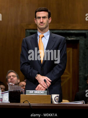 Peter Orszag, candidato ad essere direttore dell Ufficio di gestione e bilancio, sorge alla sua audizione di conferma prima del senato comitato di bilancio sul Campidoglio di Washington il 13 gennaio 2009. (UPI foto/David Brody) Foto Stock