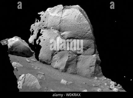 Questa immagine mostra un modello tridimensionale della roccia soprannominata 'Humphrey' a Gusev cratere, Marte Mars Exploration Rover Spirit's landing site. Lo Spirito ha esaminato i grumi di rock con la sua suite di strumenti scientifici sia prima che dopo aver praticato un foro nella superficie della roccia il sessantesimo giorno Martian, o sol della sua missione. "Humphrey' è stata una delle numerose fermate di rover del modo per il grande cratere soprannominato 'Bonneville.' Questo modello viene visualizzato utilizzando il software sviluppato dalla NASA Ames Research Center. Immagini dal rover della telecamera panoramica sono state utilizzate per realizzare il modello. (UPI foto/NASA/JPL/ Foto Stock