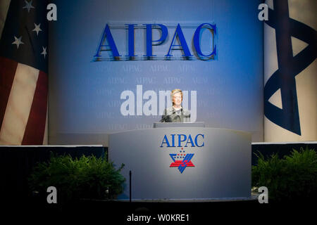 Noi il senatore Hillary Clinton, (D-NY), affronta la American Israel Public Affairs Committee (AIPAC) in Washington,DC 24 maggio 2005. (UPI foto/Kamenko Pajic) Foto Stock