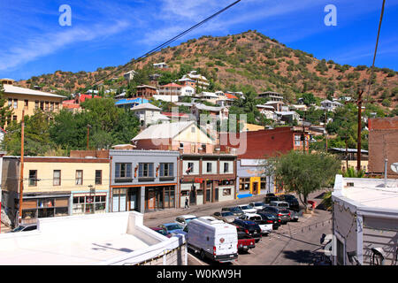 Guardando verso il basso sulla fabbrica di birra Ave nel centro storico di Bisbee, AZ Foto Stock