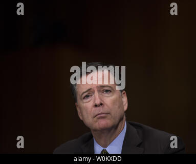 Direttore dell'FBI James Comey testimonia prima di un Senato Comitato Giudiziario audizione su "la supervisione dell'Ufficio federale di indagine, l' sul Campidoglio di Washington D.C., 3 maggio 2017. Foto di Molly Riley/UPI Foto Stock