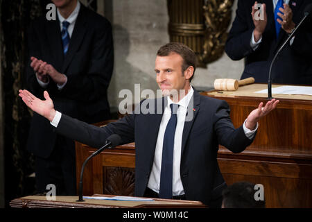 Il Presidente francese Emmanuel Macron risolve una sessione congiunta del Congresso in Stati Uniti Campidoglio di Washington il 15 aprile 2018. Il discorso segna il 58o anniversario dell ex Presidente francese Charles de Gaulle indirizzo a una sessione congiunta del Congresso. Foto di Erin Schaff/UPI Foto Stock