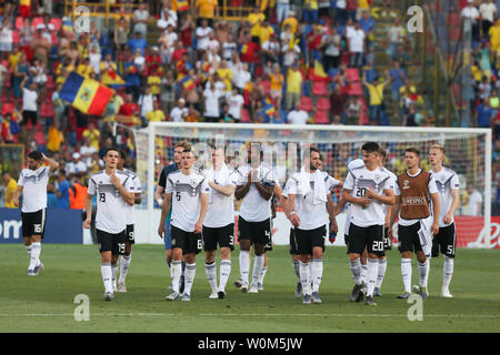 Bologna, Italia. Il 27 giugno, 2019. Soccer, U-21 uomini: Campionato Europeo, Germania - Romania, ultimo round, semi-finale: team tedesco cheers dopo la vittoria. Credito: Cezaro De Luca/dpa/Alamy Live News Foto Stock