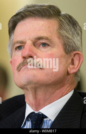 Veterans Affairs Segretario Jim Nicholson, visto in Giugno 29, 2006 file foto su Capitol Hill, ha annunciato si dimetterà entro il mese di ottobre 1, 2007, a Washington in data 17 luglio 2007. (UPI foto/Kamenko Pajic/file) Foto Stock