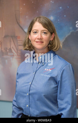 Astronauta Pamela A. Melroy, STS-120 commander, comporta per un ritratto a seguito di una fase di pre-flight conferenza stampa al Johnson Space Center il 14 settembre 2007. Melroy è comandante della navetta spaziale Discovery, che ha lanciato il 23 ottobre 2007 dalla NASA il Kennedy Space Center in Florida. (UPI foto/NASA) Foto Stock