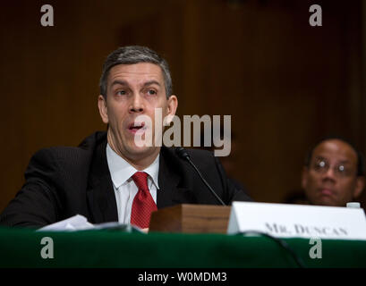 Segretario dell Educazione nominee Arne Duncan testimonia a sua conferma audizione davanti al Senato salute e istruzione commissione sul Campidoglio di Washington il Martedì, Gennaio 13, 2009. (UPI foto/David Brody) Foto Stock