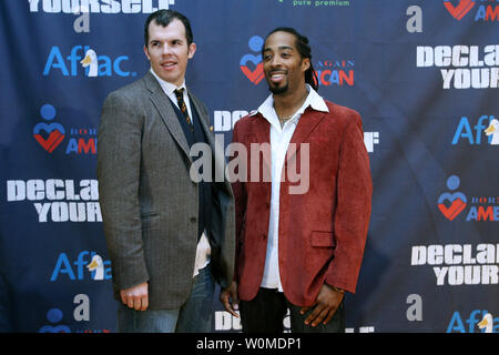 Parola artisti Steve Connell (L) e di Sekou, THA MISFIT, arrivare a dichiarare se stessi " rinascita della cittadinanza' inaugurazione Kick-off evento su 18 Gennaio 2009 presso il Renaissance Washington Hotel di Washington DC. (UPI foto/Arianne Teeple) Foto Stock