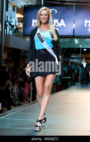 Perdetevi Nevada USA 2011, Sarah Chapman, passeggiate in pista la pioggia cosmetici Sfilata di moda al Fashion Show Mall di Las Vegas, Nevada, il 12 giugno 2011. Il 2011 MISS USA Pageant andrà in onda in diretta su NBC il 19 giugno da a Las Vegas. UPI/Darren Decker/Miss Universo organizzazione Foto Stock