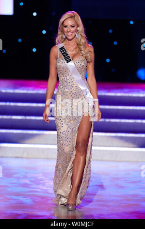 Perdetevi Nevada USA 2011, Sarah Chapman di Henderson, compete nella sua scelta abito da sera durante il 2011 Miss USA presentazione mostra su Mercoledì, 15 giugno dal Planet Hollywood Resort and Casino Theater per le Arti dello spettacolo a Las Vegas, Nevada. UPI/Darren Decker/Miss Universo organizzazione Foto Stock