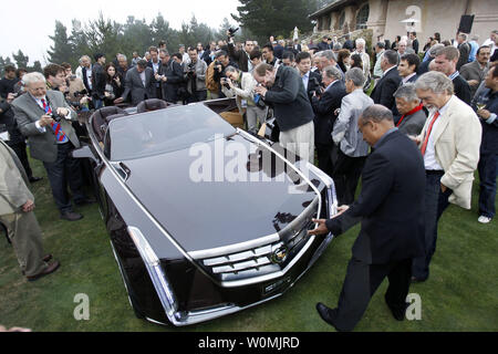 Cadillac introduce il concetto di Ciel, un open-air grand-touring car, il 18 agosto 2011 nel Carmelo, California. Il Ciel - pronuncia 'C-L' la traduzione in francese per sky - è un quattro-convertibile sedile alimentato da una doppia versione sovralimentata del 3.6 litri a iniezione diretta V-6 motore, accoppiato con un sistema ibrido con batteria agli ioni di litio tecnologia. UPI/Cadillac News Foto Foto Stock