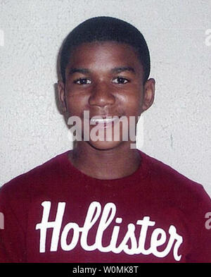 Florida Attorney Norm Wolfinger ha annunciato il 20 marzo 2012 che una giuria valuterà la morte di Trayvon Martin, un 17-anno-vecchio che è stato sparato e ucciso in una comunità gated da 28-anno-vecchio Neighborhood Watch volunteer George Zimmerman il 26 febbraio 2012 in Sanford, Florida. Il Dipartimento di Giustizia e FBI ha anche aperto un'indagine sulla morte del ragazzo disarmati. Zimmerman non è stata caricata. Martin è mostrato in una famiglia non datata foto. UPI Foto Stock