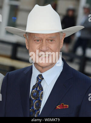 Attore americano Larry Hagman che rappresentava il villain J.R. Ewing sul CBS TV show 'Dallas' nei tardi anni settanta e primi anni ottanta, morì all età di 81 a Dallas il 23 novembre 2012. Egli è mostrato frequentando il lancio del canale 5's 'Dallas' presso Old Billingsgate di Londra il 21 agosto 2012. UPI/Rune Hellestad/file Foto Stock