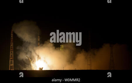 Il Soyuz TMA-12M lanci di razzi dal cosmodromo di Baikonur in Kazakistan il 26 marzo 2014 portando Expedition 39 Soyuz Commander Alexander Skvortsov di l'agenzia Spaziale Federale Russa Roscosmos,, Tecnico di volo Steven Swanson della NASA e tecnico di volo Oleg Artemyev di Roscosmos alla Stazione spaziale internazionale. UPI/Bill Ingalls/NASA Foto Stock