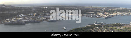 Vista aerea della USS Arizona Memorial presso Ford Island, Base comune Harbor-Hickam perla a Honolulu, Hawaii, adottata il 1 luglio 2016. Foto di Ace Rheaume/STATI UNITI Navy/UPI Foto Stock