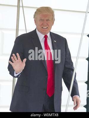 Il Presidente degli Stati Uniti, Trump si diparte la Casa Bianca a Washington DC per partecipare alla cerimonia di messa in esercizio per la USS Gerald Ford (CVN-78), l'ultima US Navy supercarrier, il 22 luglio 2017. Foto di Ron Sachs/UPI Foto Stock