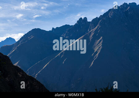 Inca Trail, Day 2, Huayllabamba, oltre Ara de Huarmihuanusca, morto pass womans, Pacay Mayo Alto, Perù, Sud America Foto Stock