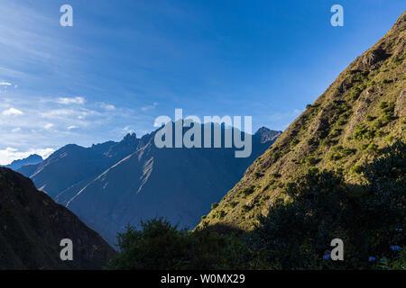 Inca Trail, Day 2, Huayllabamba, oltre Ara de Huarmihuanusca, morto pass womans, Pacay Mayo Alto, Perù, Sud America Foto Stock