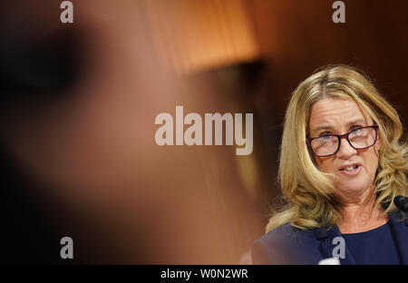 Christine Blasey Ford testimonia davanti alla commissione giudiziaria del Senato sul Campidoglio di Washington, Giovedì, Settembre 27, 2018. Foto di Andrew Harnik/UPI Foto Stock