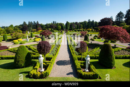 Drummond giardini di castello in castello di Drummond in Perthshire Scozia , REGNO UNITO Foto Stock